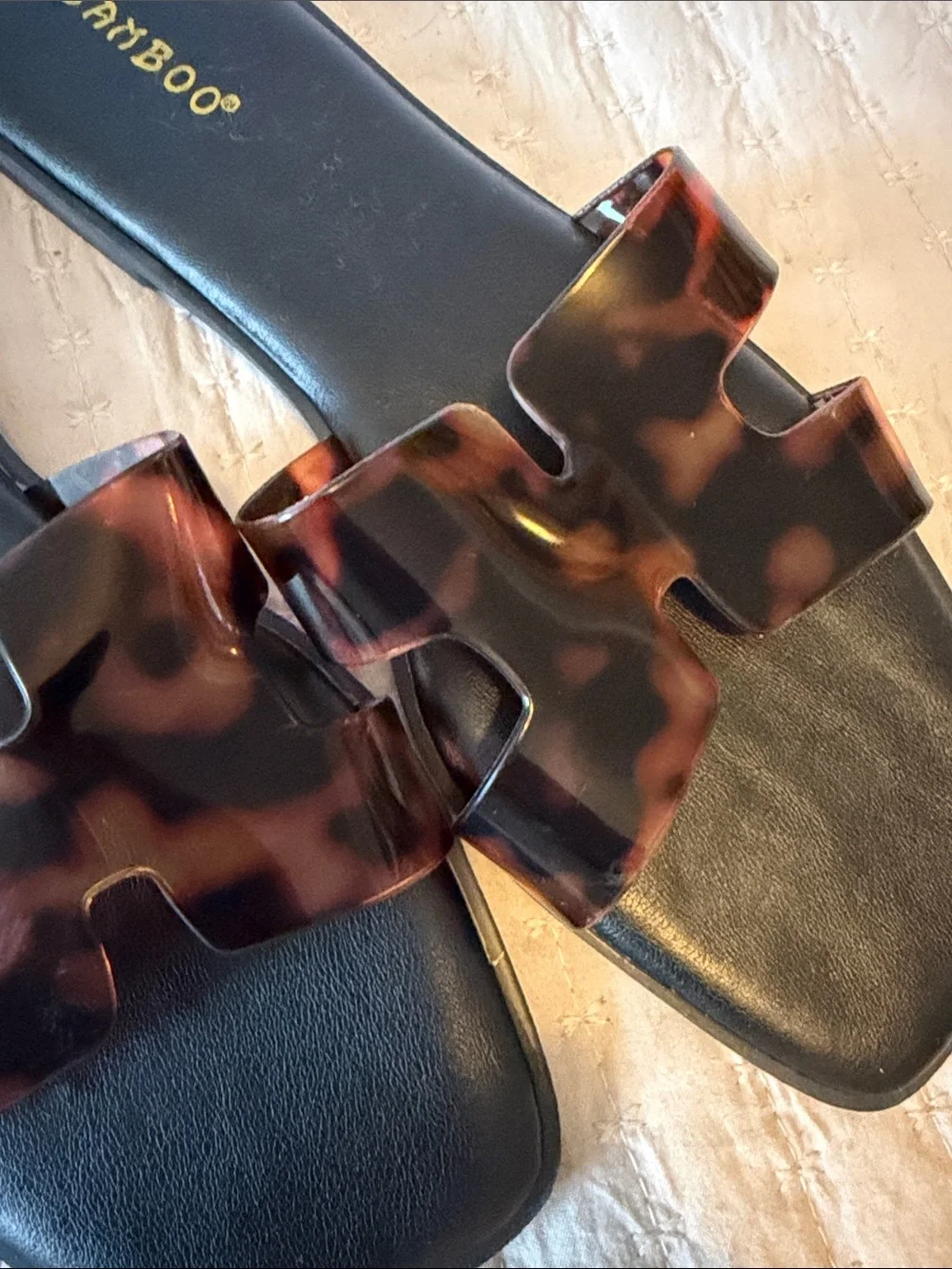 BAMBOO Tortoiseshell Slide NWOT Sandals with Black Footbed 9 ❤️